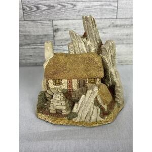 Vintage David Winter Crofter’s Cottage 1986 Handmade Porcelain Cottage